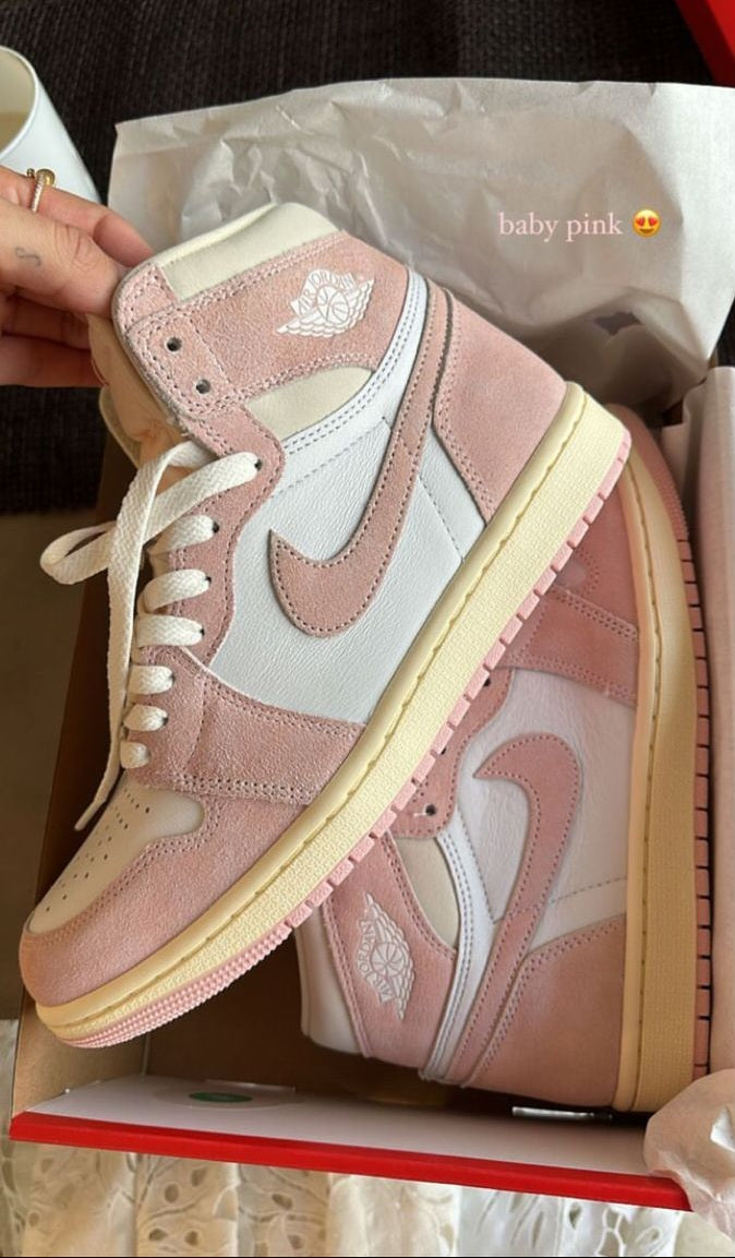 NIKE AIR JORDAN 1 PINK