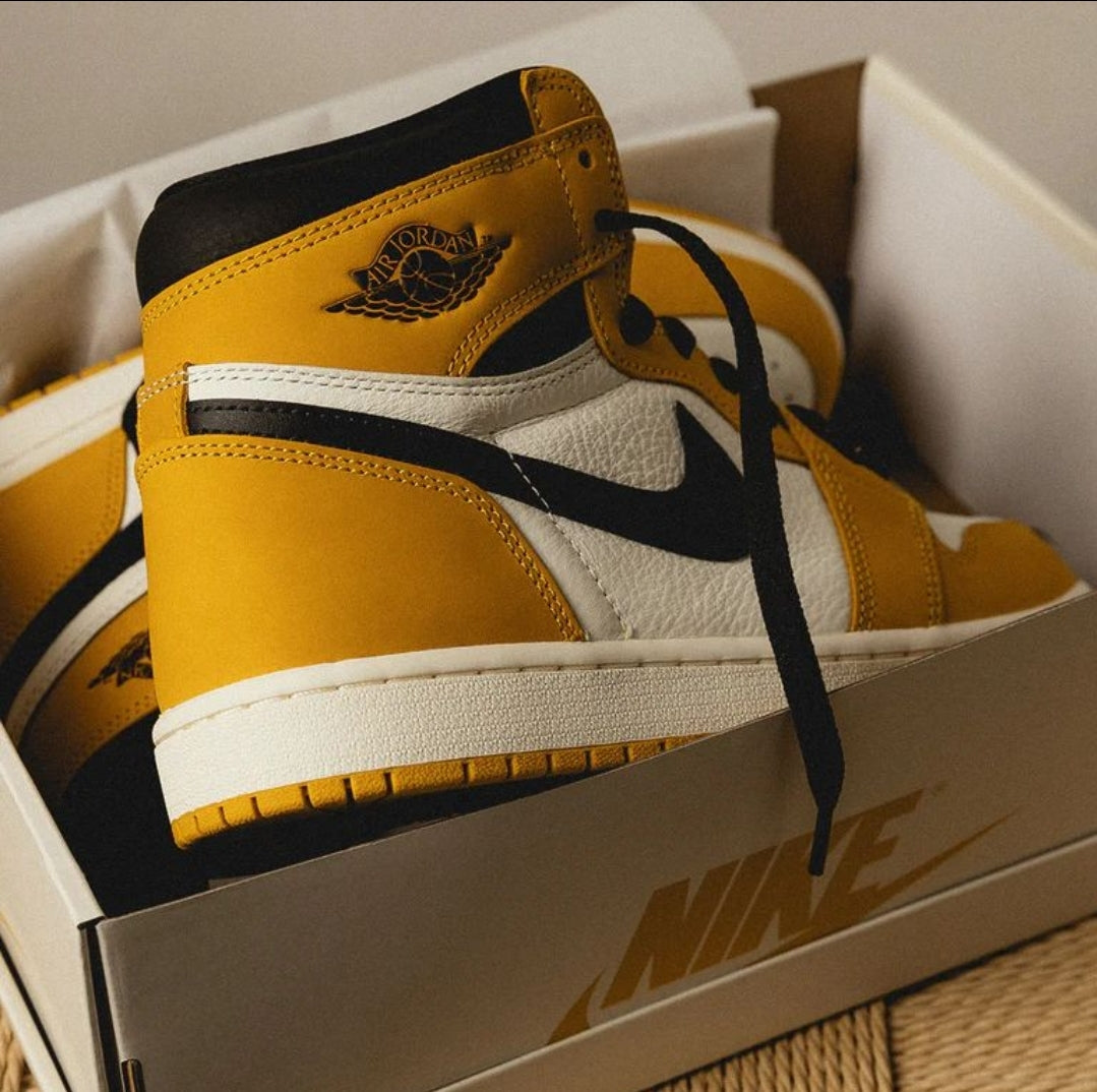 NIKE AIR JORDAN 1  JAUNE